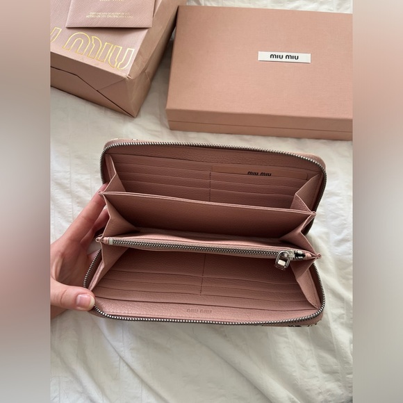 Miu Miu pink long cat wallet - Picture 3 of 3